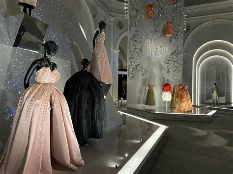 what time does the dior exhibition close|christian Dior exhibit nyc.